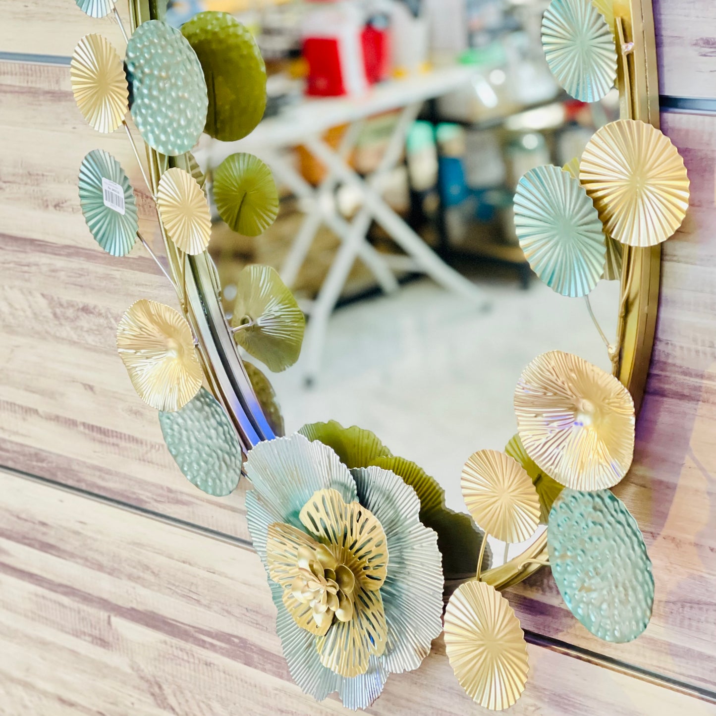 Metal Leaf Design Wall Mirror