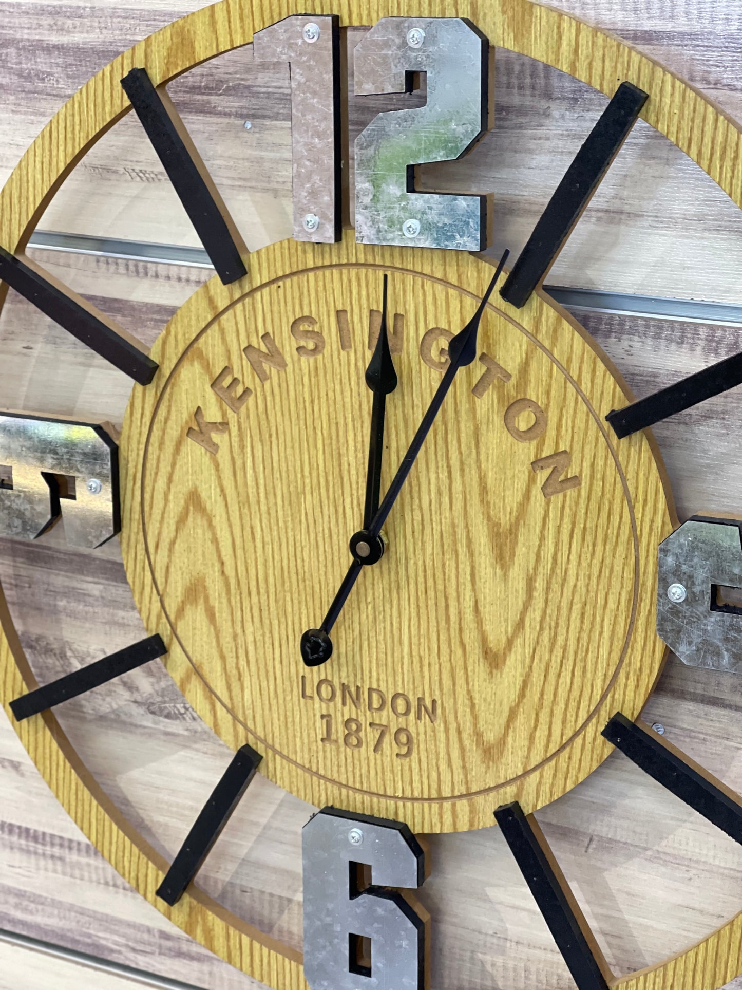 VINTAGE WOODEN ROUND WALL CLOCK