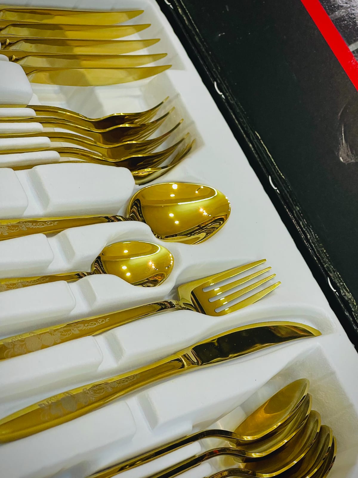 Ayd 24 Pcs Cutlery Set (For 6 Persons) Golden